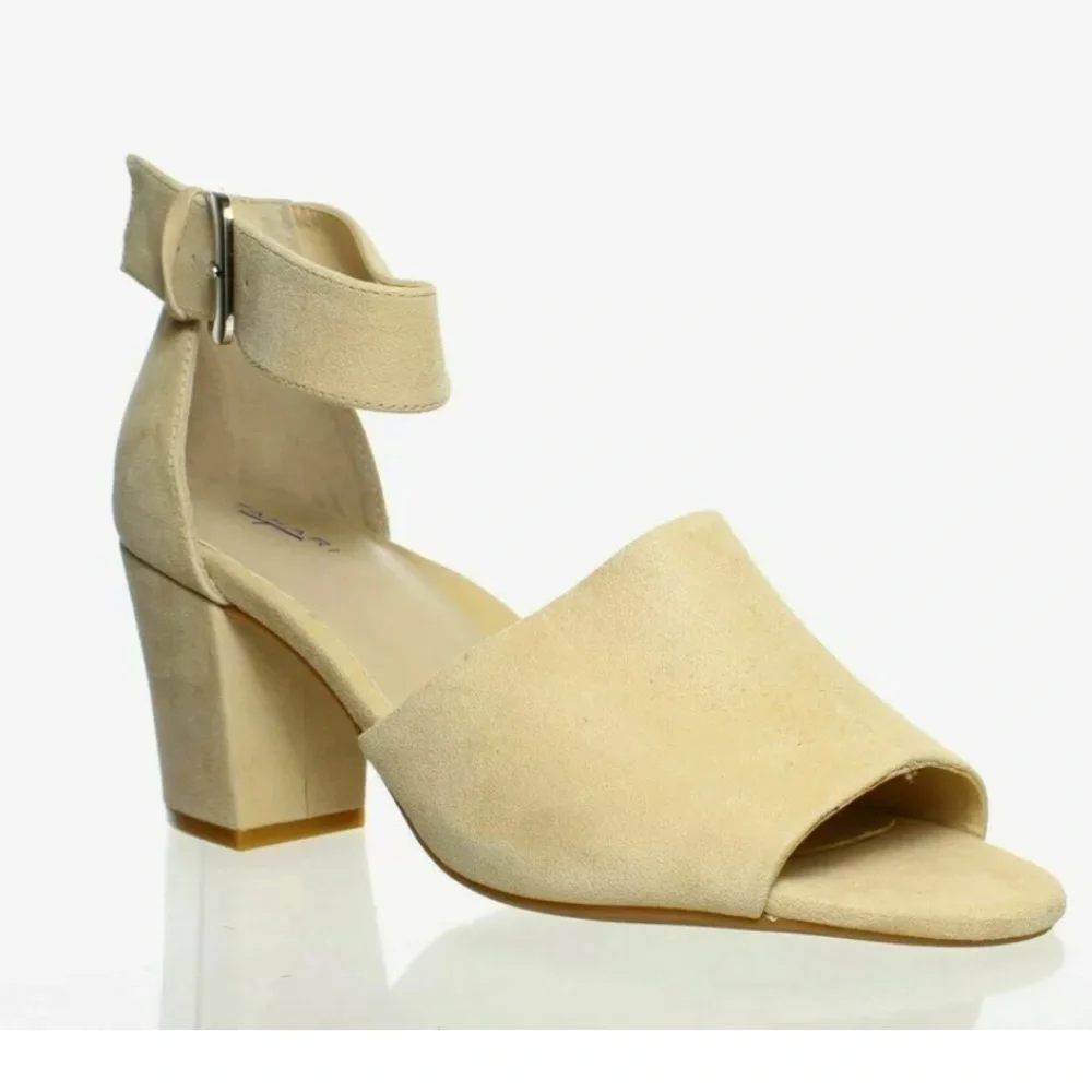 Tahari ankle pennie‎ leather sandals Sz 10 new